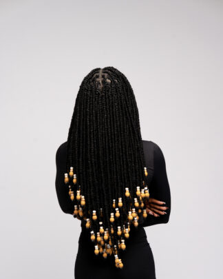 Nattes Collées Noires avec Perles Ivoire – Full Lace