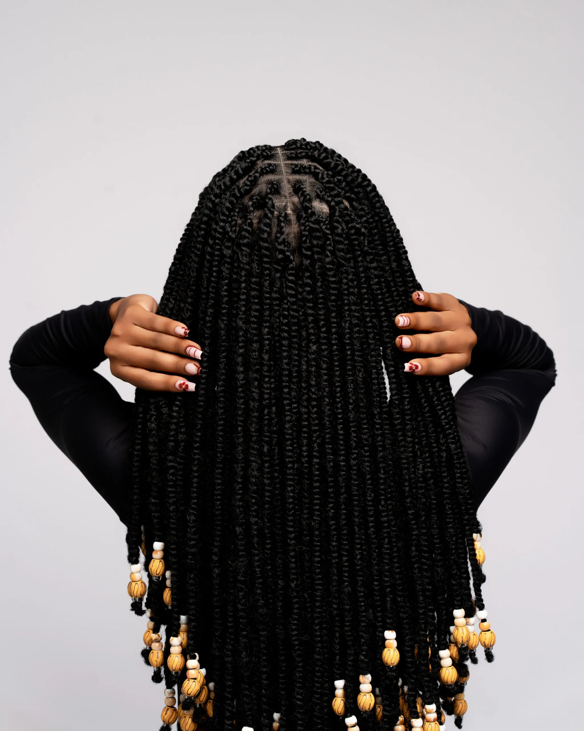 Nattes Collées Noires avec Perles Ivoire – Full Lace – Image 2